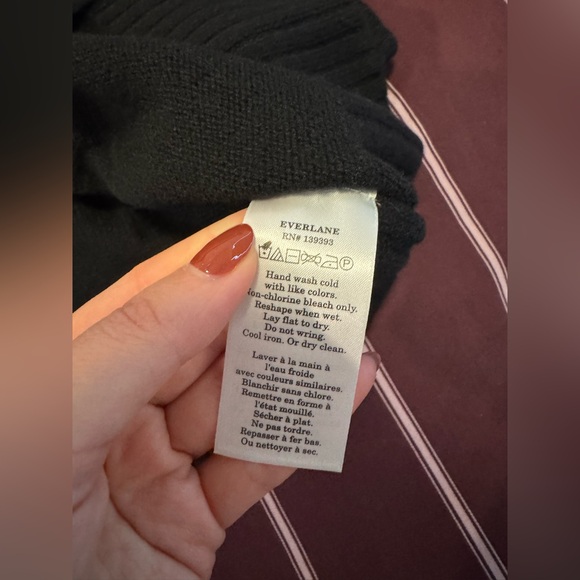 EVERLANE The Boxy Crew In Cashmere In Black - Picture 5 of 5